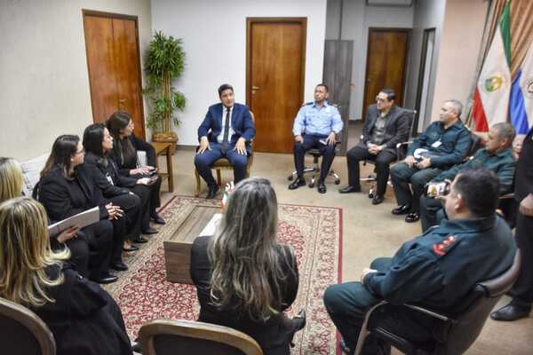 CURSANTES DEL INSTITUTO DE ALTOS ESTUDIOS ESTRATÉGICOS VISITARON LA GOBERNACIÓN DE ITAPÚA