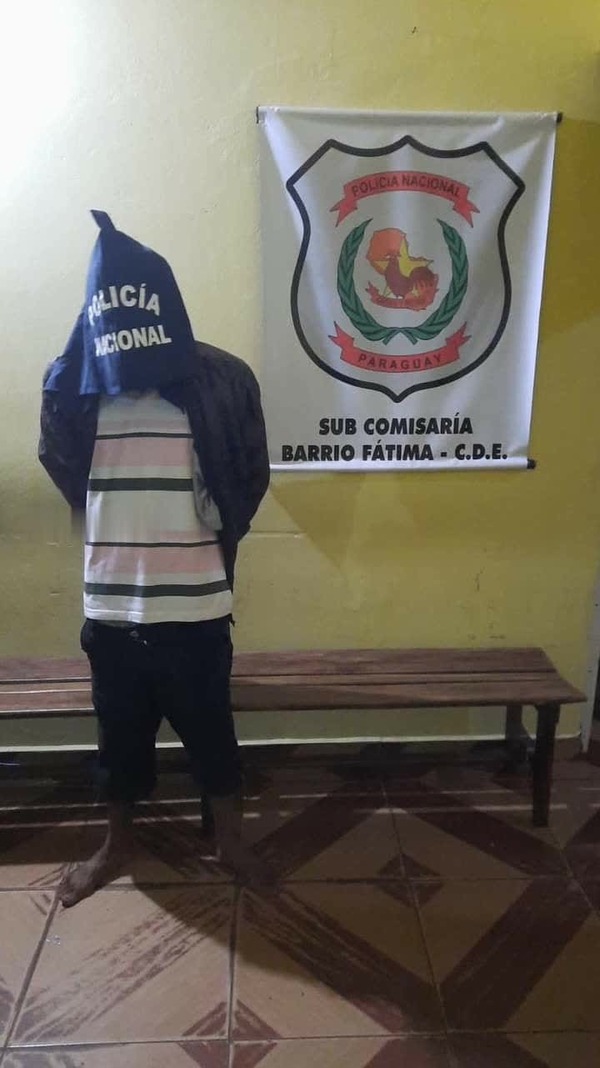 Ciudadano habría atacado a su familia con tenedor de asado | 1000 Noticias