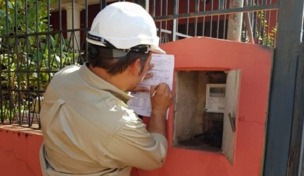 ANDE en apuros: 385.000 morosos deben US$ 200 millones, cortes masivos para cobrar