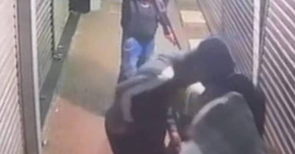 La Nación / Denunciaron robo de mercaderías y USD 15.000 en efectivo de local de CDE