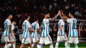 Sin Messi ni Di María, los campeones del mundo dan espectáculo