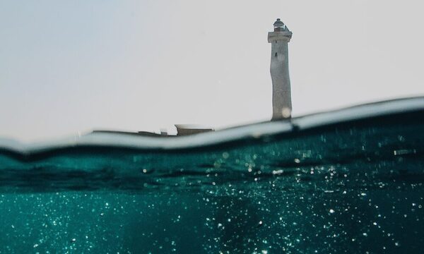Desaparece submarino que llevaba a turistas a ver los restos del Titanic.