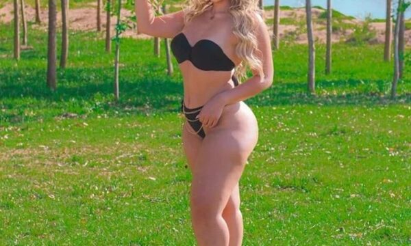 Rubia de la cerveza tendrá “mejores amigos” para compartir fotos hot