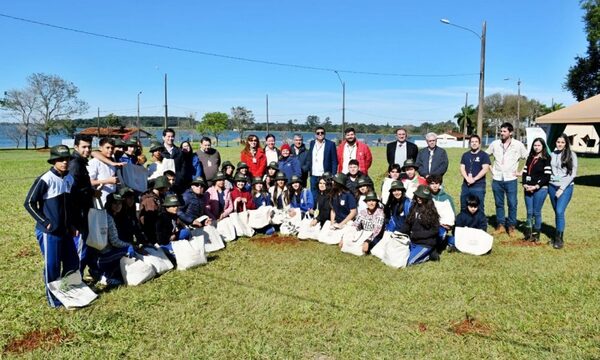 Realizan jornada de arborización en Costanera Hernandarias