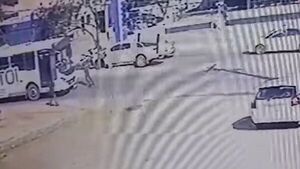 Micro arrolló a un peatón en Villa Elisa