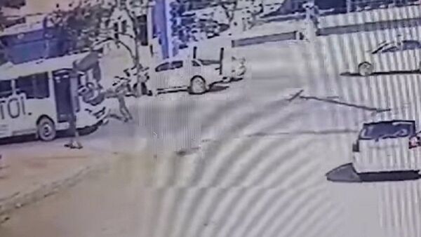 Micro arrolló a un peatón en Villa Elisa