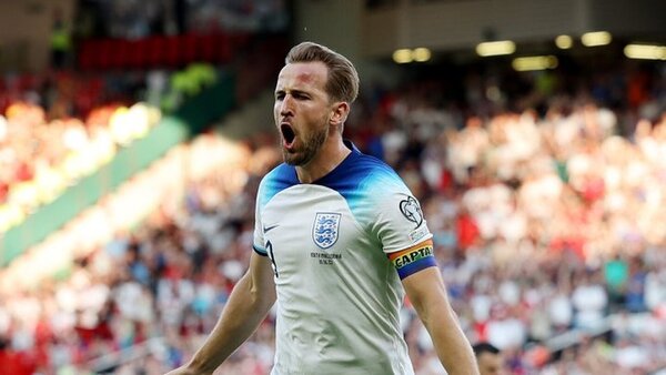 Inglaterra golea y encarrila su clasificación