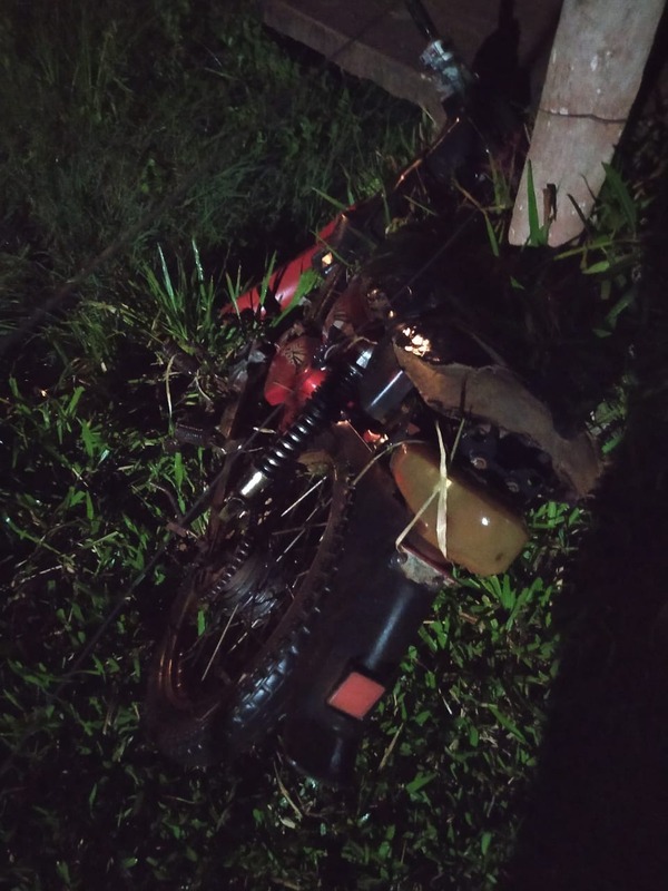 Cayó de su motocicleta y falleció ahogado