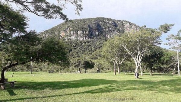Jóvenes escalaron cerro en Paraguarí, pero ya no supieron cómo bajar