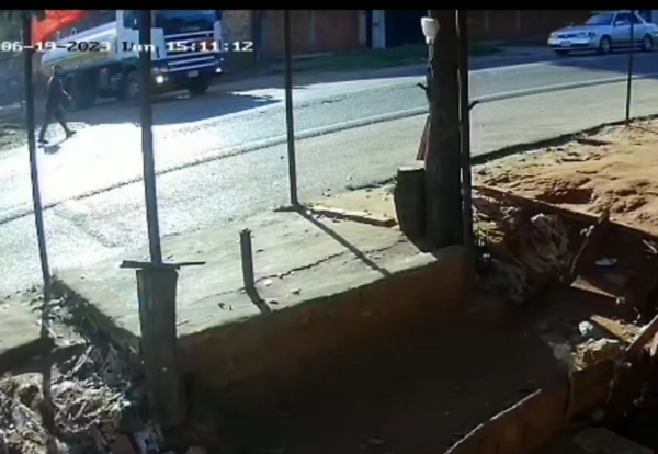 (VIDEO) Otra persona muere arrollada en Villa Elisa