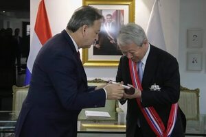 Paraguay y Japón firman acuerdo  para la investigación espacial - Política - ABC Color