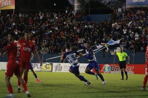Intermedia: El “Gallo” canta en la terraza de la tabla - Fútbol de Ascenso de Paraguay - ABC Color