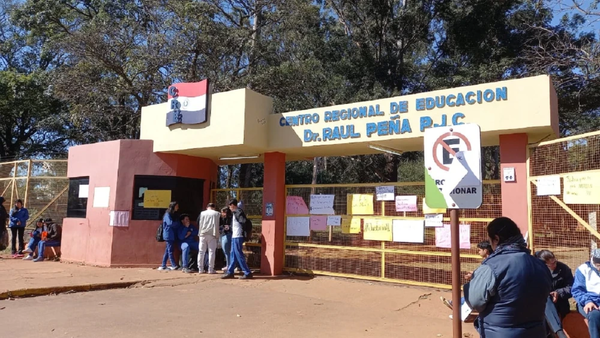 Continúa el cierre de colegio exigiendo la vuelta de la directora denunciada por supuesto maltrato - Oasis FM 94.3