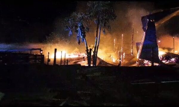Galpón se incendia en Santa Rosa del Monday