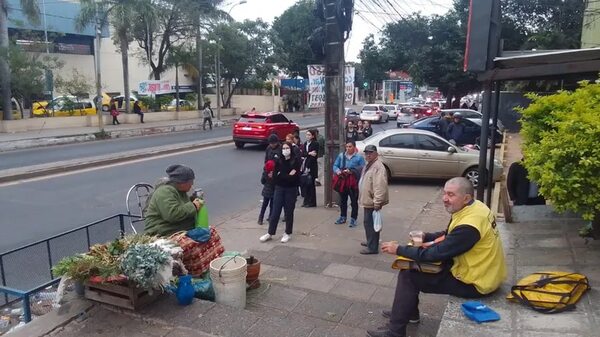 Esperan con ansias el reajuste del salario mínimo, pero temen suba de precios - Economía - ABC Color