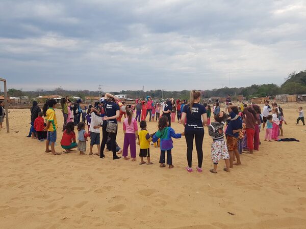 Grupo de jóvenes voluntarios organizan rifa solidaria para agasajar a niños del Bañado Sur - Unicanal