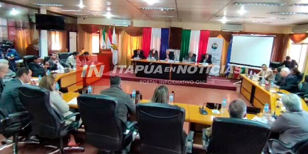 UNIVERSITARIOS BECADOS DE ITAPÚA ESTÁN DESESPERADOS PORQUE LA EBY NO PAGA - Itapúa Noticias