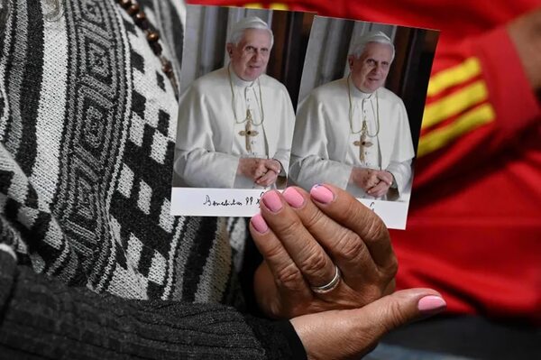 Benedicto XVI: Roban la cruz pectoral de su parroquia de origen en Alemania - Mundo - ABC Color