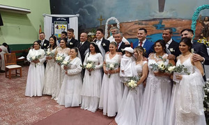 Nueve parejas dieron el “Sí, quiero” en boda comunitaria de Lambaré - OviedoPress