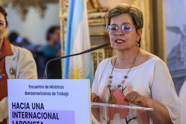 La ministra de Trabajo colombiana respalda crear un "fondo de subsidios" para el ELN - MarketData