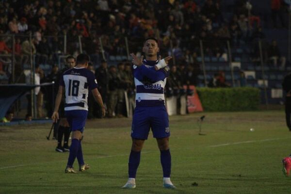 En “2” sigue en la cima; el cuadro albiceleste gana por la minima y es puntero con Sol de América