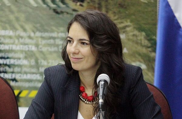 El MOPC tendrá a su primera ministra: Santiago Peña designó a Claudia Centurión
