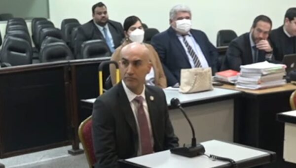 Exministro de Salud y otras autoridades nacionales confirman que Salud no solicitó camas eléctricas
