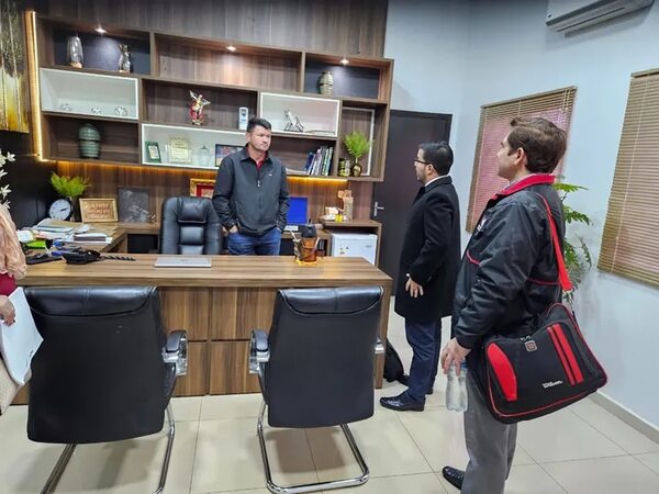 Incautan documentos de la Municipalidad de Tavapy ante presunto desvío de dinero - ABC en el Este - ABC Color