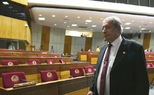 Colorados se pelean por oficina que dejará “Calé” Galaverna en el Senado - Noticiero Paraguay