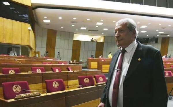 Colorados se pelean por oficina que dejará “Calé” Galaverna en el Senado - Noticiero Paraguay