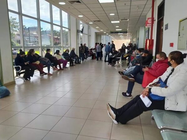 Asegurados del IPS viajan kilómetros para poder retirar medicinas básicas, como el diclofenac - Nacionales - ABC Color
