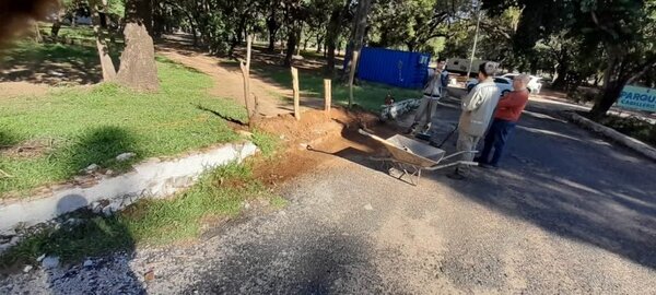 Continúan con la limpieza y hermoseamiento del Parque Caballero