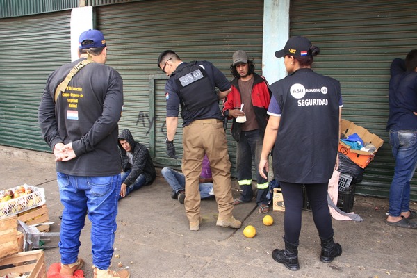 Detienen a 12 personas e incautan droga en el Mercado de Abasto