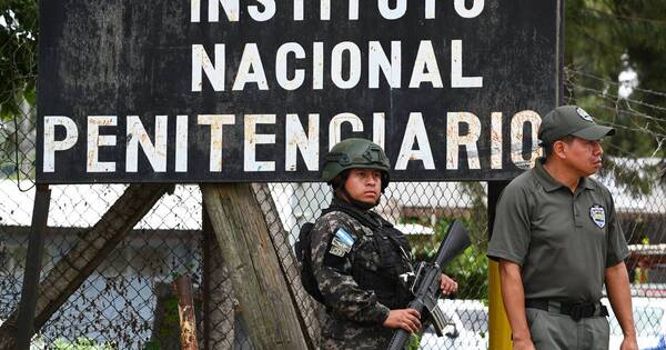 La Nación / Choque entre pandillas rivales deja 41 mujeres muertas en cárcel de Honduras
