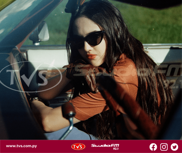 ANA BLOSSET PRESENTA ADELANTO DE SU PRIMER ÁLBUM “ONE WAY TICKET”