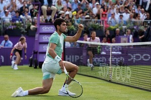 Diario HOY | Alcaraz sufre pero supera el debut en Queen's