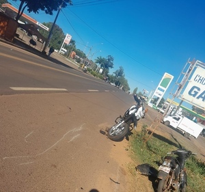 Motociclista de 16 años y policía motorizado protagonizan accidente