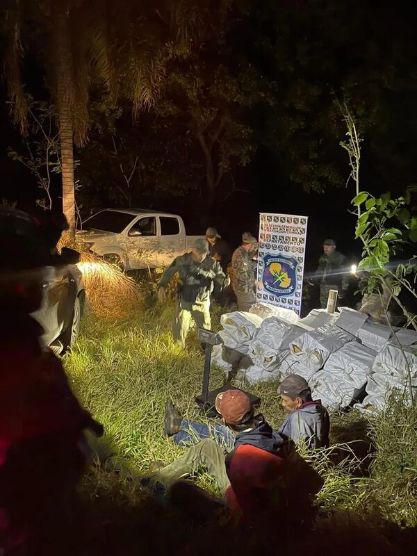 Detienen a dos hombres con un cargamento de marihuana en Cerro Corá - Policiales - ABC Color