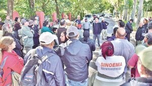 Funcionarios del Botánico y Zoo semovilizan ante la falta de insumos