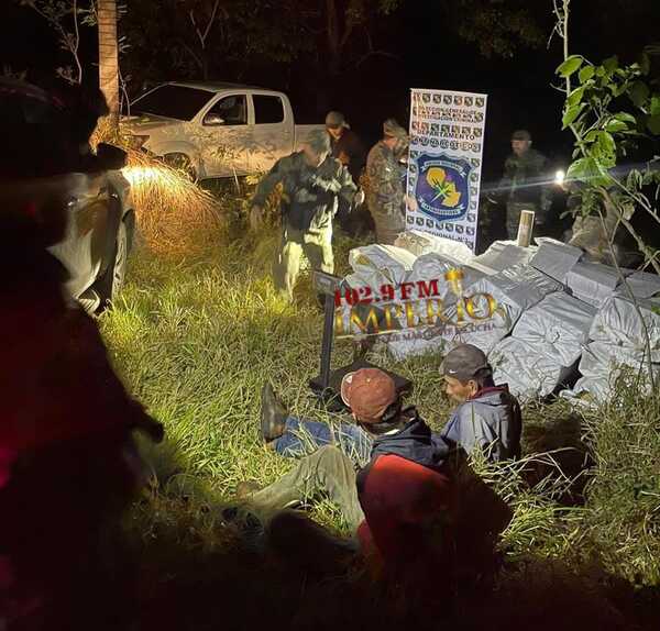 Dos detenidos con gran cantidad de bolsas de marihuana en un inmueble rural - Radio Imperio