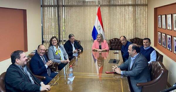 La Nación / Lamentan decisión de bancada abdista de Lilian Samaniego