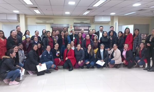 Realizan charla sobre actualización en procedimientos de Enfermería de Urgencia y Geriatría
