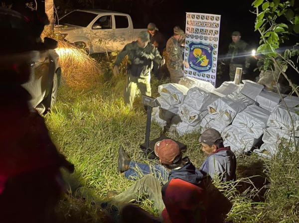 Colonia Piky: Detienen a dos hombres con carga de supuesta marihuana - Oasis FM 94.3