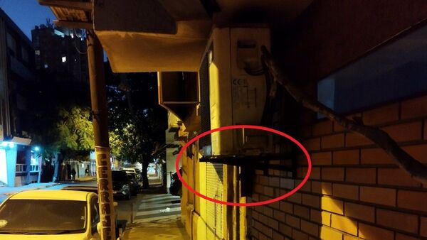 Se reventó la cabeza por el soporte de aire acondicionado