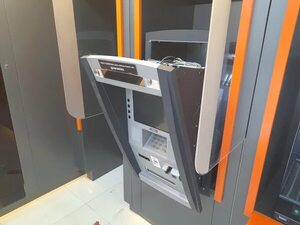 Un hombre intentó abrir un cajero automático en Sajonia - Policiales - ABC Color