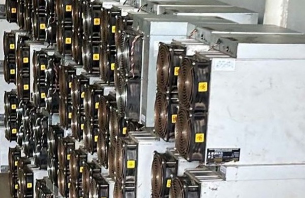 Incautan máquinas mineradoras por no tener documentos respaldatorios