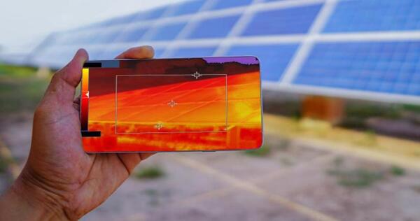 Paneles solares en Latam: qué beneficios ofrece la videovigilancia para infraestructuras críticas