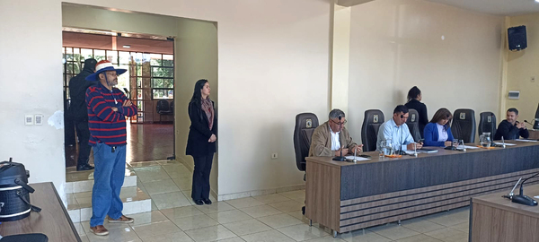 Diputado electo generó altercado porque quería trato preferencial - La Clave