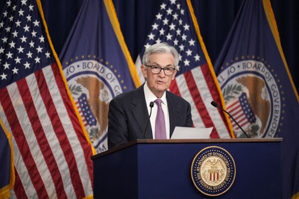 FED insiste en subir las tasas de interés para reducir el crecimiento inflacionario