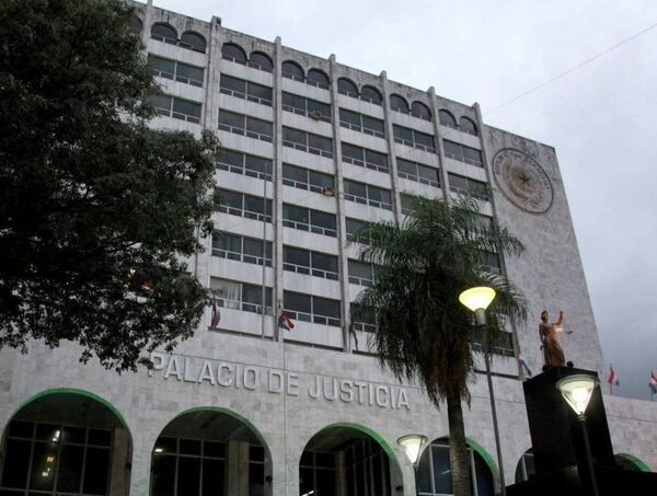 Miembro del Clan Rotela amenaza a jueces durante lectura de sentencia · Radio Monumental 1080 AM